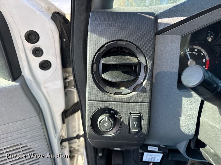 image for item OG9766 2016 Ford  F350 Super Duty XL box truck