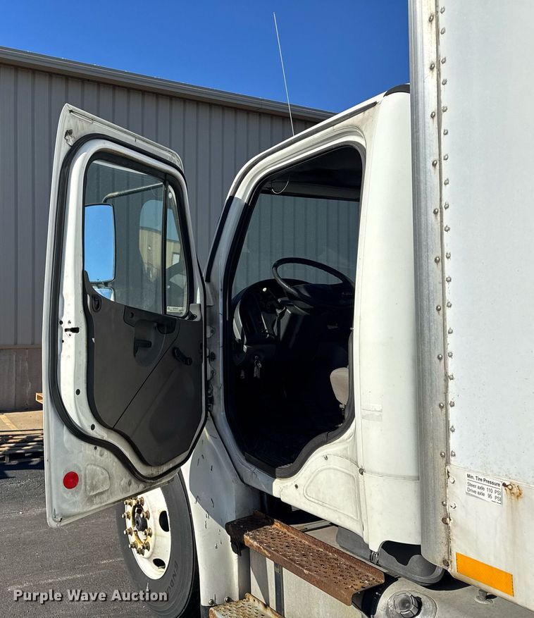 image for item OG9768 2010 Freightliner M2 box truck