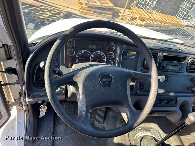 image for item OG9768 2010 Freightliner M2 box truck