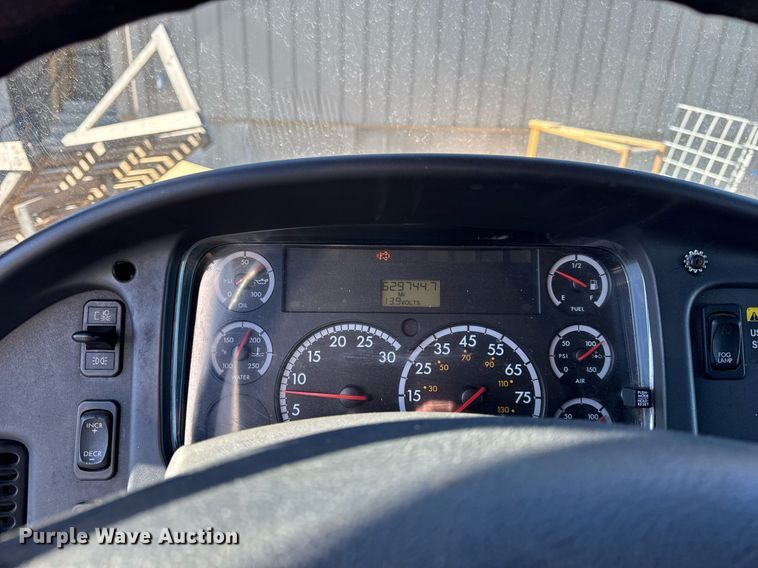 image for item OG9768 2010 Freightliner M2 box truck