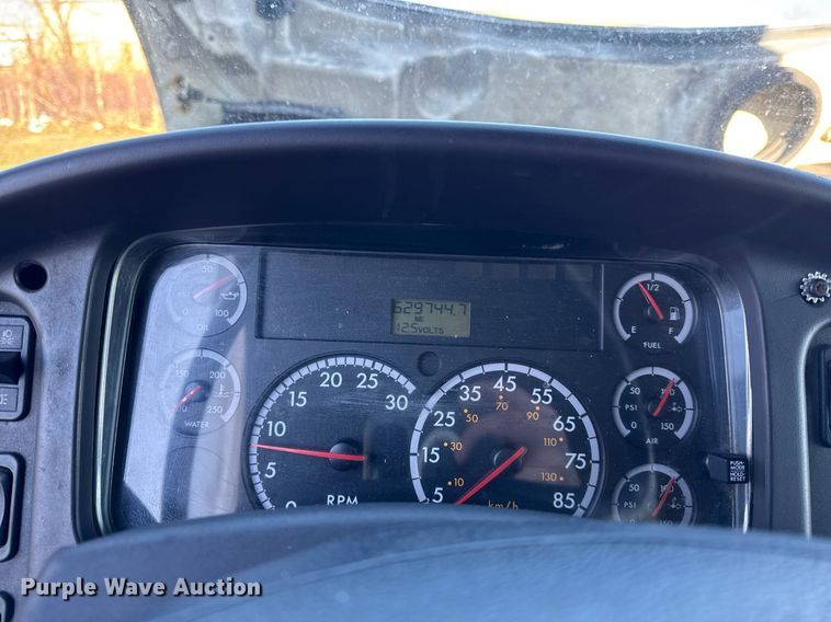 image for item OG9768 2010 Freightliner M2 box truck