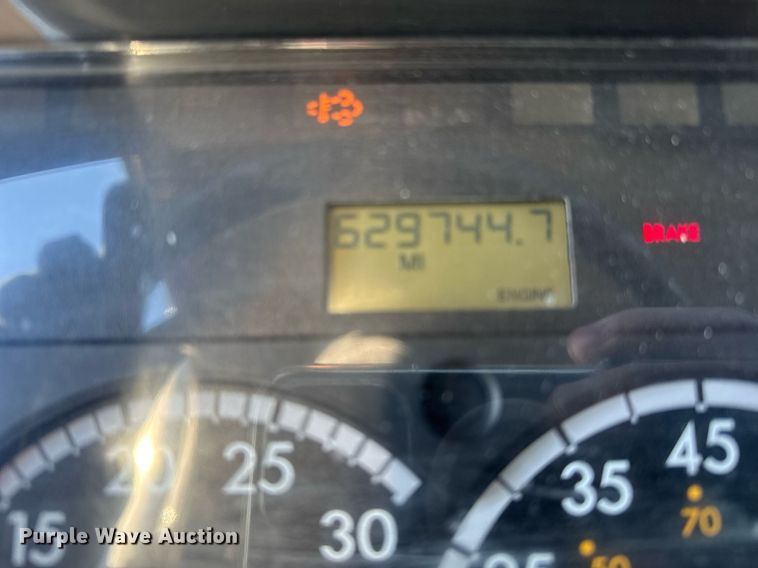 image for item OG9768 2010 Freightliner M2 box truck