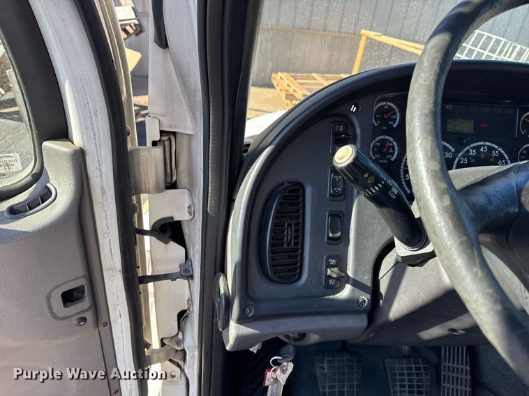 image for item OG9768 2010 Freightliner M2 box truck