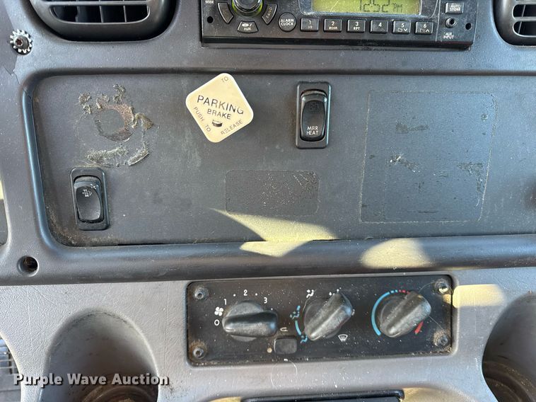 image for item OG9768 2010 Freightliner M2 box truck