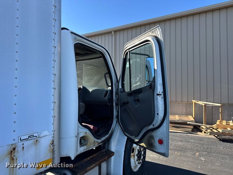 image for item OG9768 2010 Freightliner M2 box truck