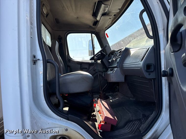 image for item OG9768 2010 Freightliner M2 box truck