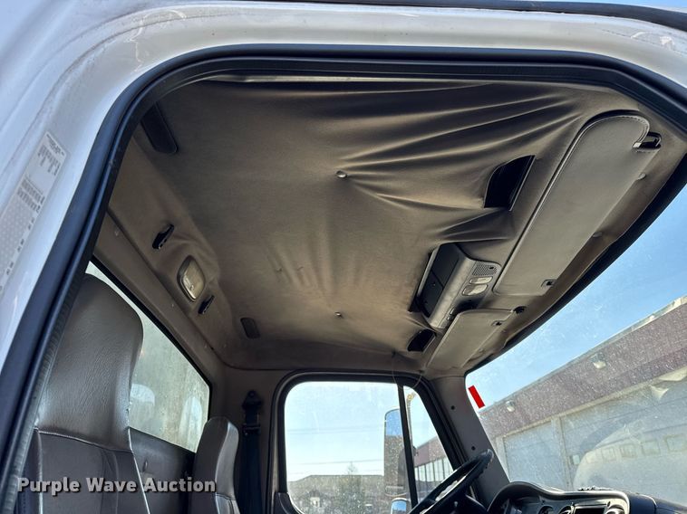 image for item OG9768 2010 Freightliner M2 box truck