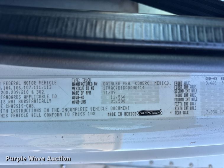 image for item OG9768 2010 Freightliner M2 box truck