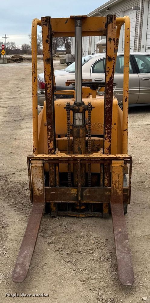 image for item OG9779 Towmotor  351SG2024 forklift