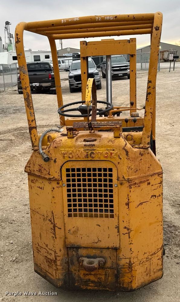 image for item OG9779 Towmotor  351SG2024 forklift