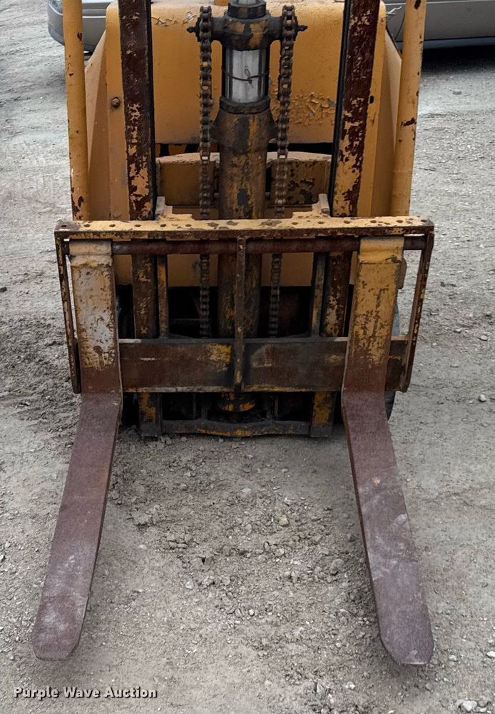 image for item OG9779 Towmotor  351SG2024 forklift