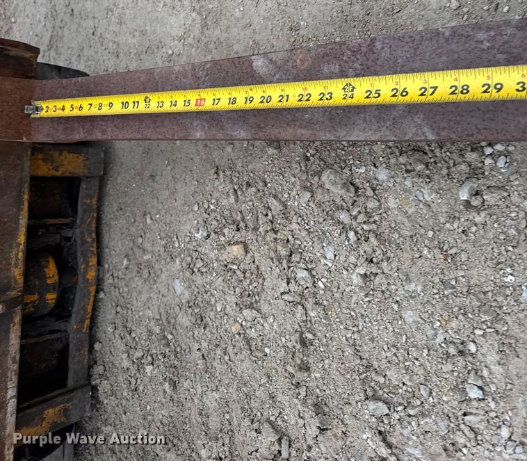 image for item OG9779 Towmotor  351SG2024 forklift