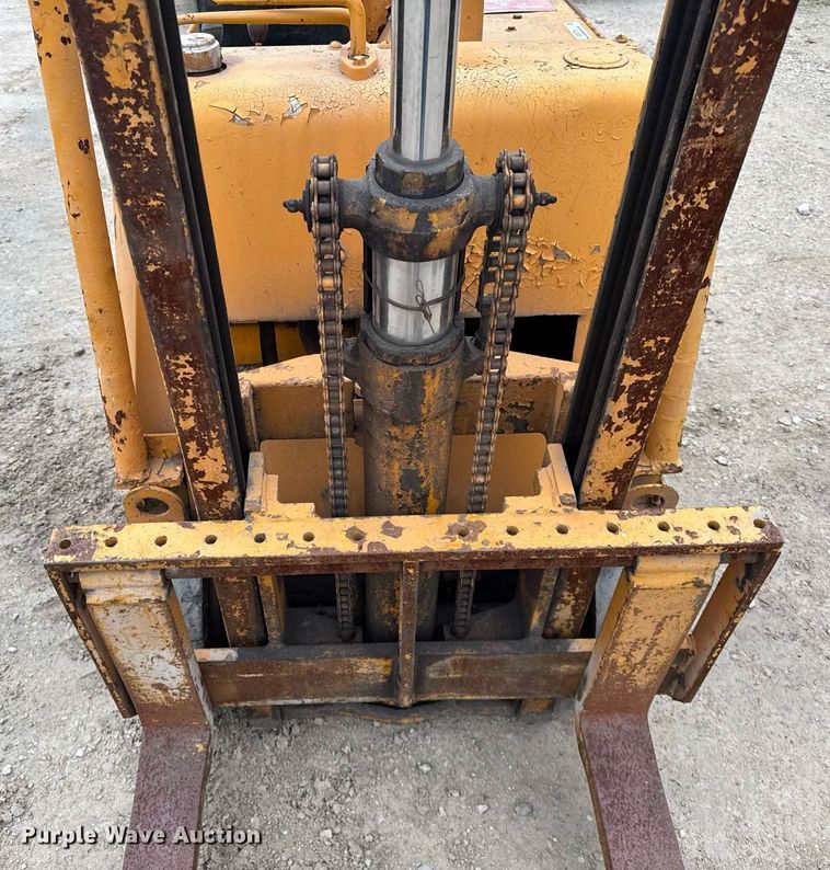 image for item OG9779 Towmotor  351SG2024 forklift