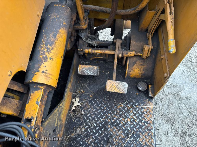 image for item OG9779 Towmotor  351SG2024 forklift