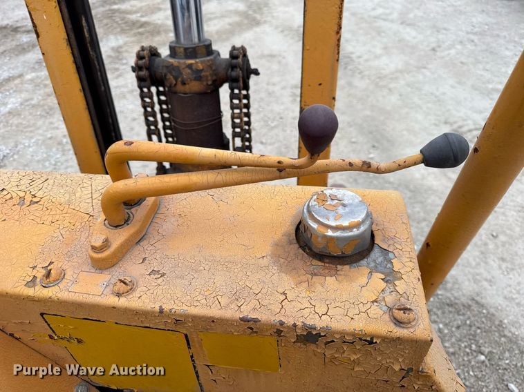 image for item OG9779 Towmotor  351SG2024 forklift