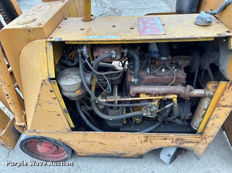 image for item OG9779 Towmotor  351SG2024 forklift