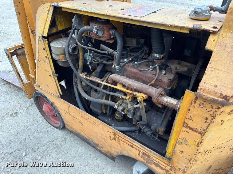 image for item OG9779 Towmotor  351SG2024 forklift