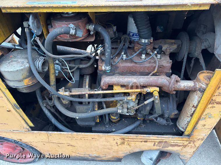 image for item OG9779 Towmotor  351SG2024 forklift