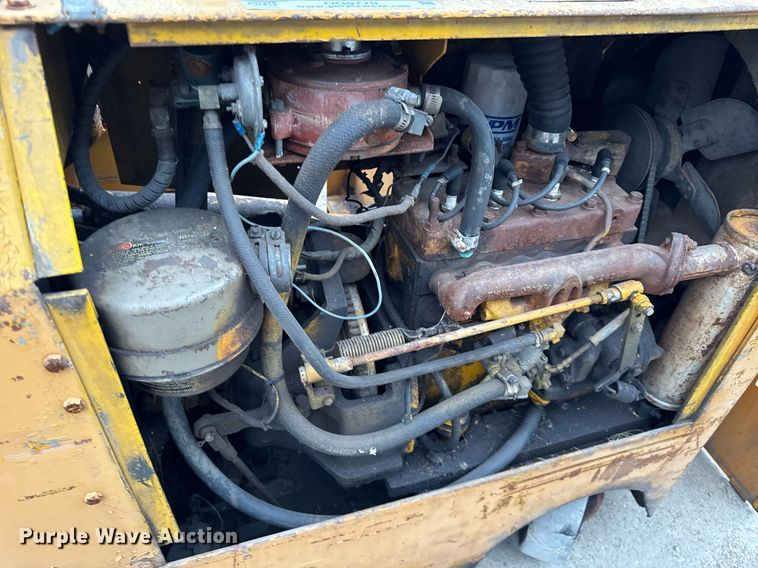 image for item OG9779 Towmotor  351SG2024 forklift