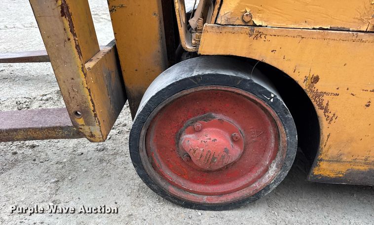 image for item OG9779 Towmotor  351SG2024 forklift