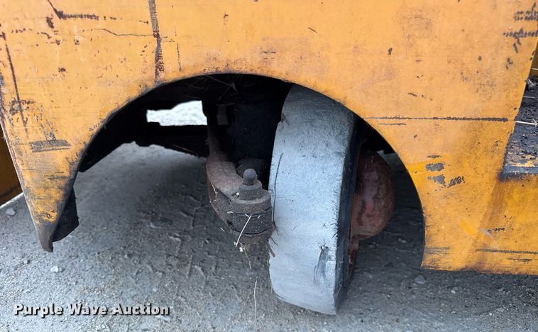 image for item OG9779 Towmotor  351SG2024 forklift