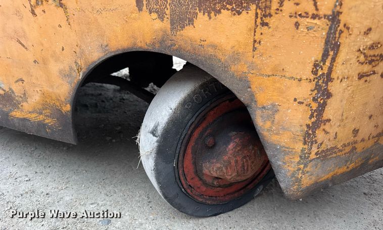 image for item OG9779 Towmotor  351SG2024 forklift