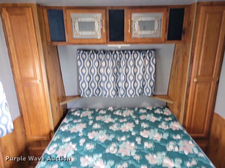 image for item OH9458 1999 Arlington  Skyline 3010 camper