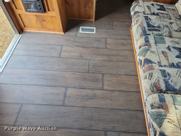 image for item OH9458 1999 Arlington  Skyline 3010 camper