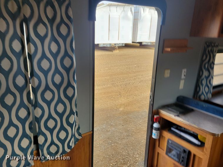 image for item OH9458 1999 Arlington  Skyline 3010 camper