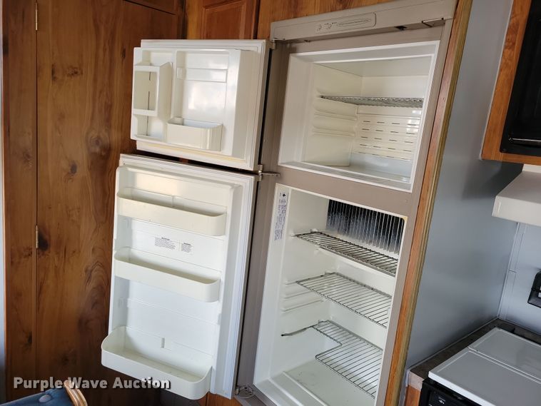 image for item OH9458 1999 Arlington  Skyline 3010 camper