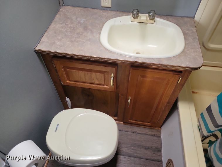 image for item OH9458 1999 Arlington  Skyline 3010 camper