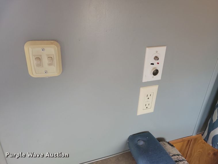 image for item OH9458 1999 Arlington  Skyline 3010 camper