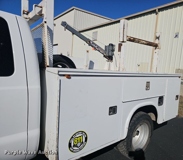 image for item OJ9148 2015 Ford F350 Super Duty XLT SuperCab utility bed pickup truck