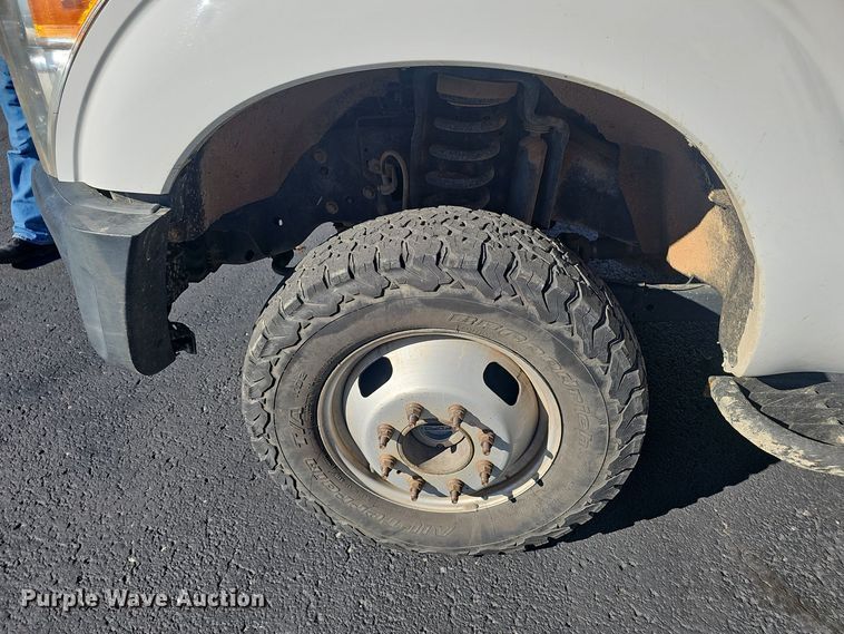 image for item OJ9148 2015 Ford F350 Super Duty XLT SuperCab utility bed pickup truck