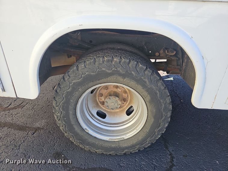 image for item OJ9148 2015 Ford F350 Super Duty XLT SuperCab utility bed pickup truck