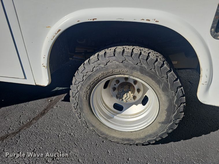 image for item OJ9148 2015 Ford F350 Super Duty XLT SuperCab utility bed pickup truck