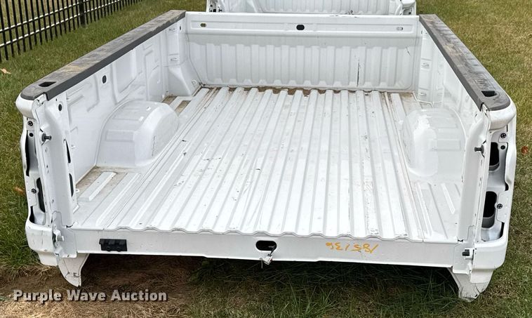image for item OJ9265 Pickup truck bed