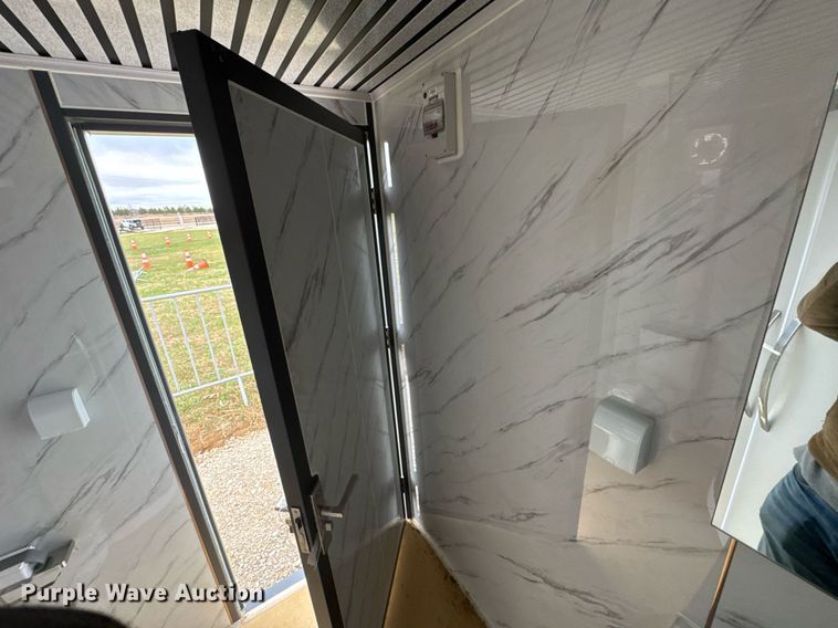 image for item OJ9275 Portable restroom