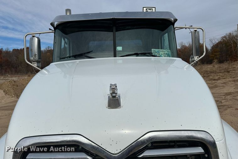 image for item DF8437 2012 Mack CXU613 dump truck