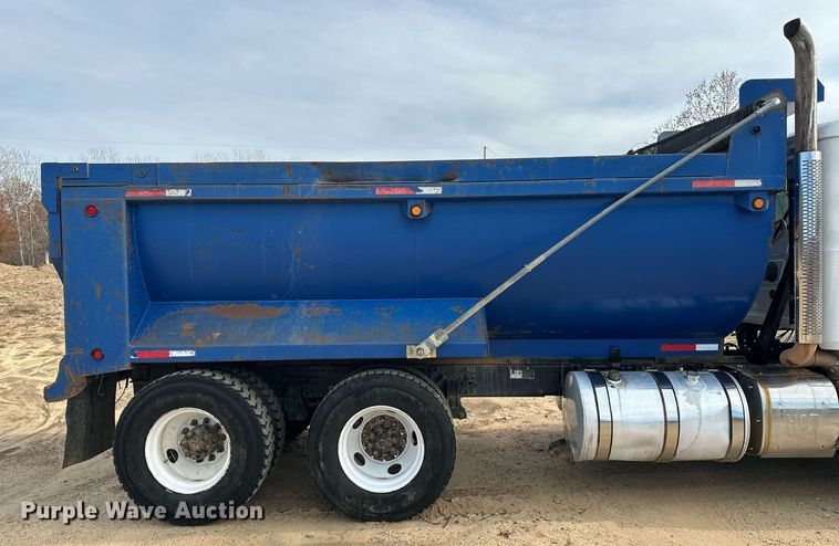 image for item DF8437 2012 Mack CXU613 dump truck