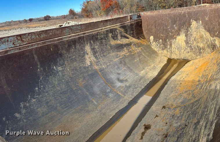 image for item DF8437 2012 Mack CXU613 dump truck