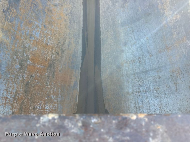 image for item DF8437 2012 Mack CXU613 dump truck