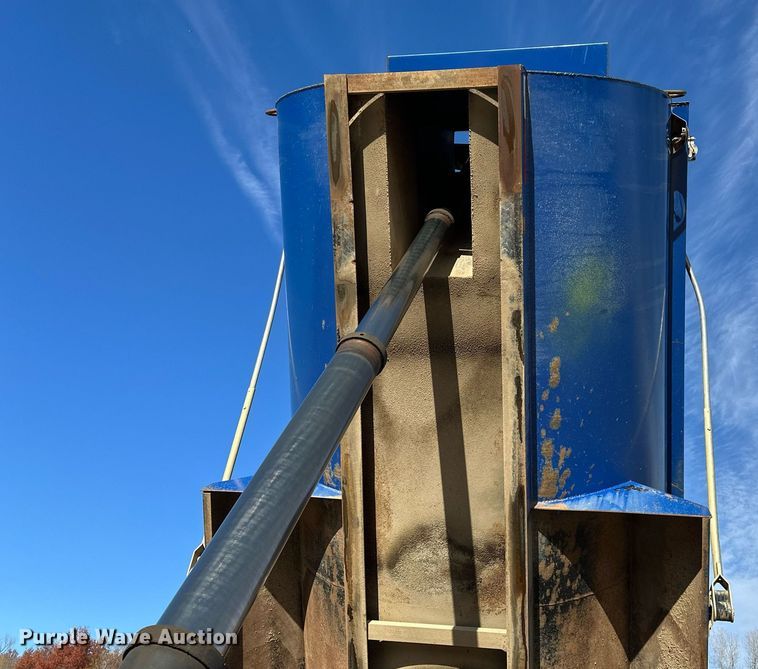 image for item DF8437 2012 Mack CXU613 dump truck