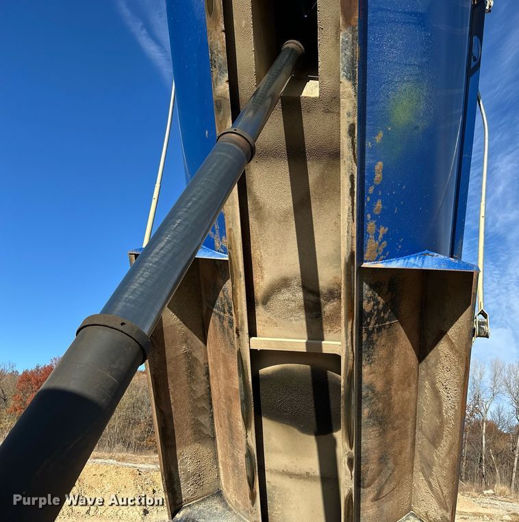 image for item DF8437 2012 Mack CXU613 dump truck