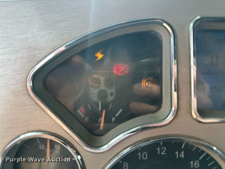 image for item DF8437 2012 Mack CXU613 dump truck