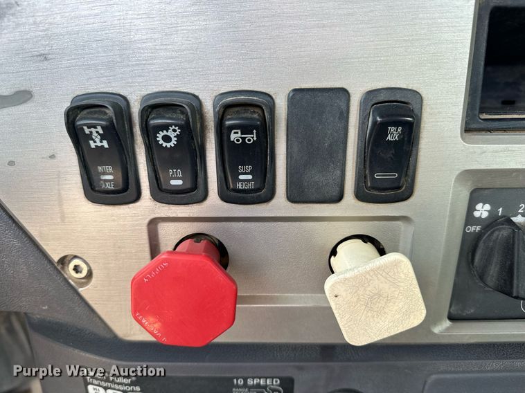 image for item DF8437 2012 Mack CXU613 dump truck