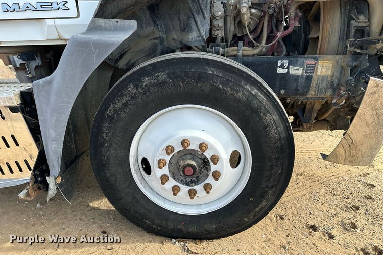 image for item DF8437 2012 Mack CXU613 dump truck