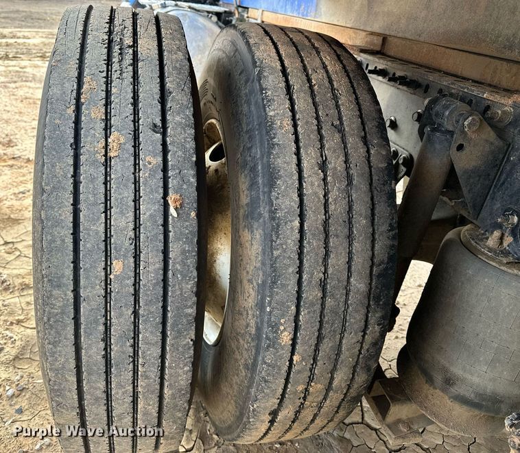 image for item DF8437 2012 Mack CXU613 dump truck