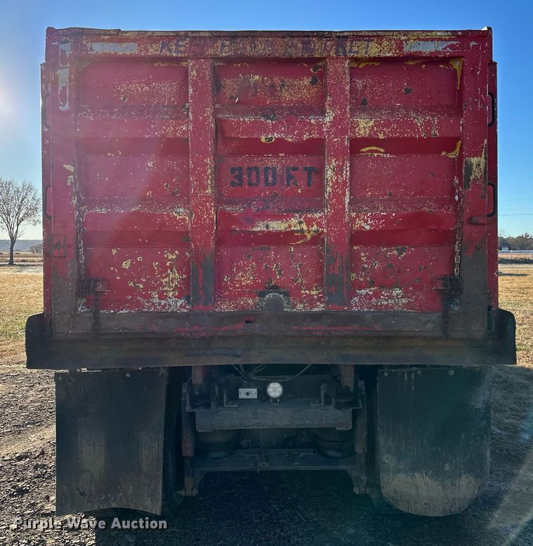 image for item DF8440 2012 Peterbilt 388 dump truck