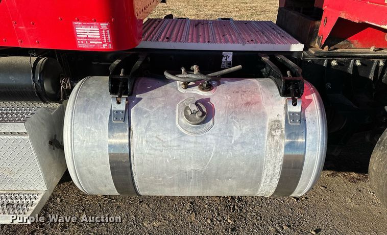 image for item DF8440 2012 Peterbilt 388 dump truck